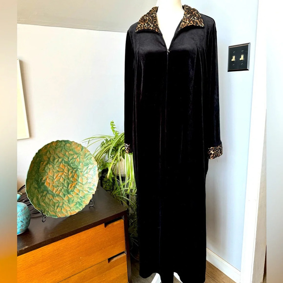 Vintage Velvet Kaftan 1/2 Zip Robe w/ Quilted Leopard Collar & Cuffs‎ size Large - Picture 1 of 8